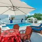 Charming In With Private Pool Jezera