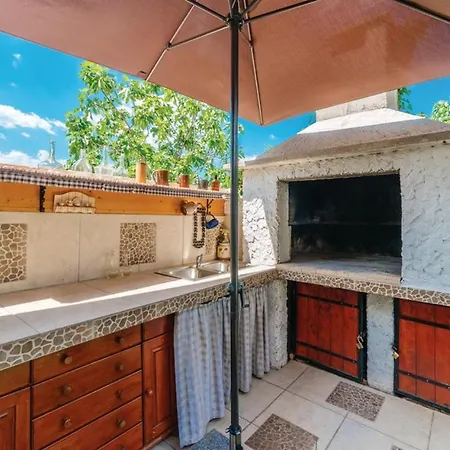 Charming In With Private Pool Jezera