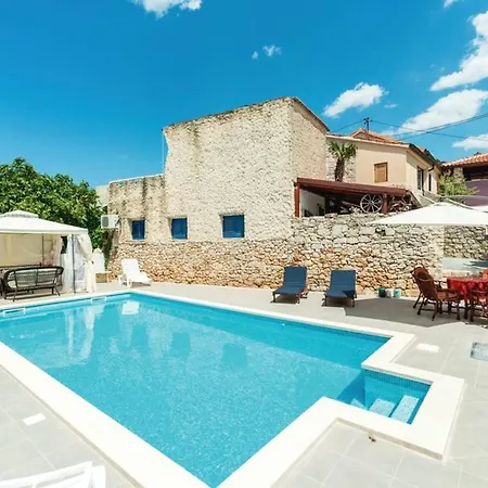 Charming In With Private Pool Jezera
