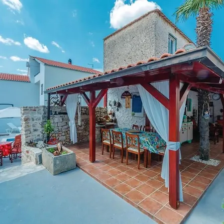 Charming In With Private Pool Jezera