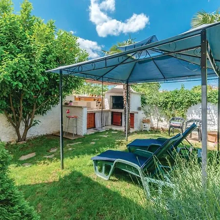 Charming In With Private Pool * イェゼラ