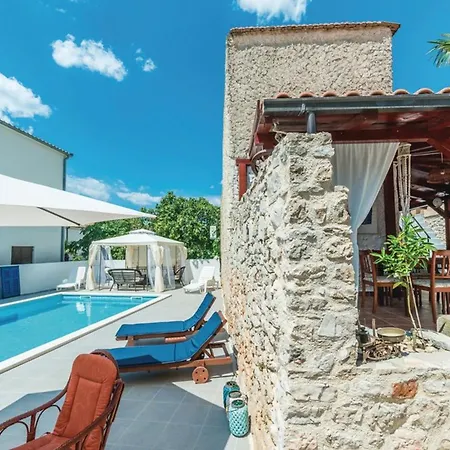 Charming In With Private Pool Villa Jezera