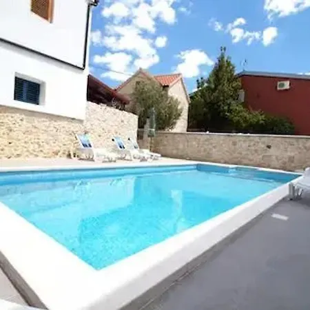 Charming In With Private Pool