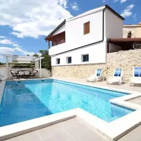 Charming In With Private Pool Villa *
