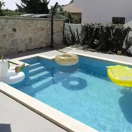 Villa Charming In With Private Pool