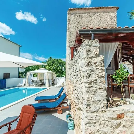 Charming In With Private Pool *