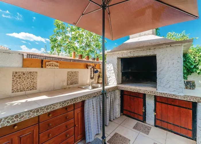 Charming In With Private Pool Jezera