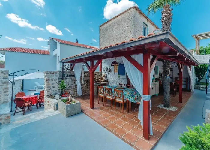 Charming In With Private Pool Jezera