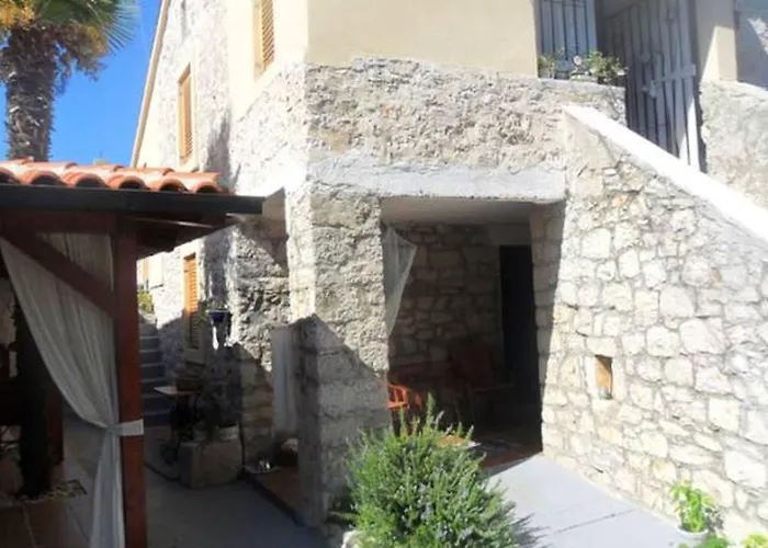 Charming In With Private Pool Jezera