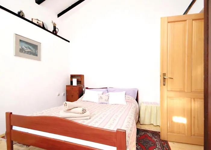 Charming In With Private Pool Jezera