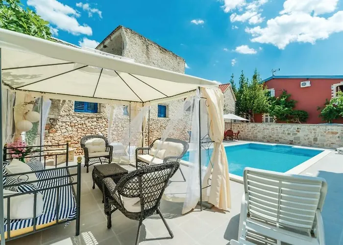 Charming In With Private Pool Villa Jezera