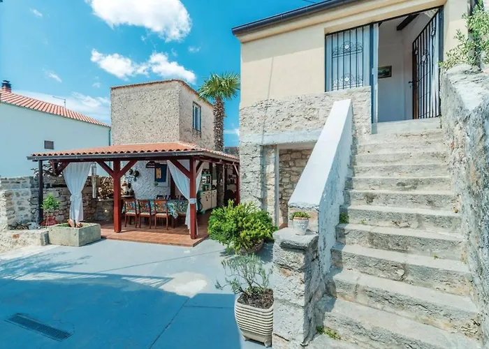 Charming In With Private Pool Villa Jezera